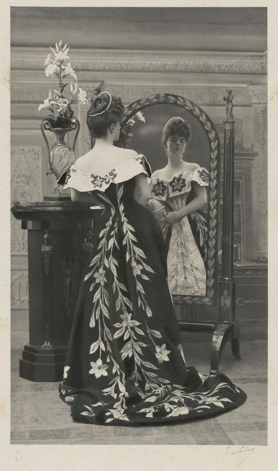 Paris et la Haute couture au XIX siècle avec Charles Frederick Worth.