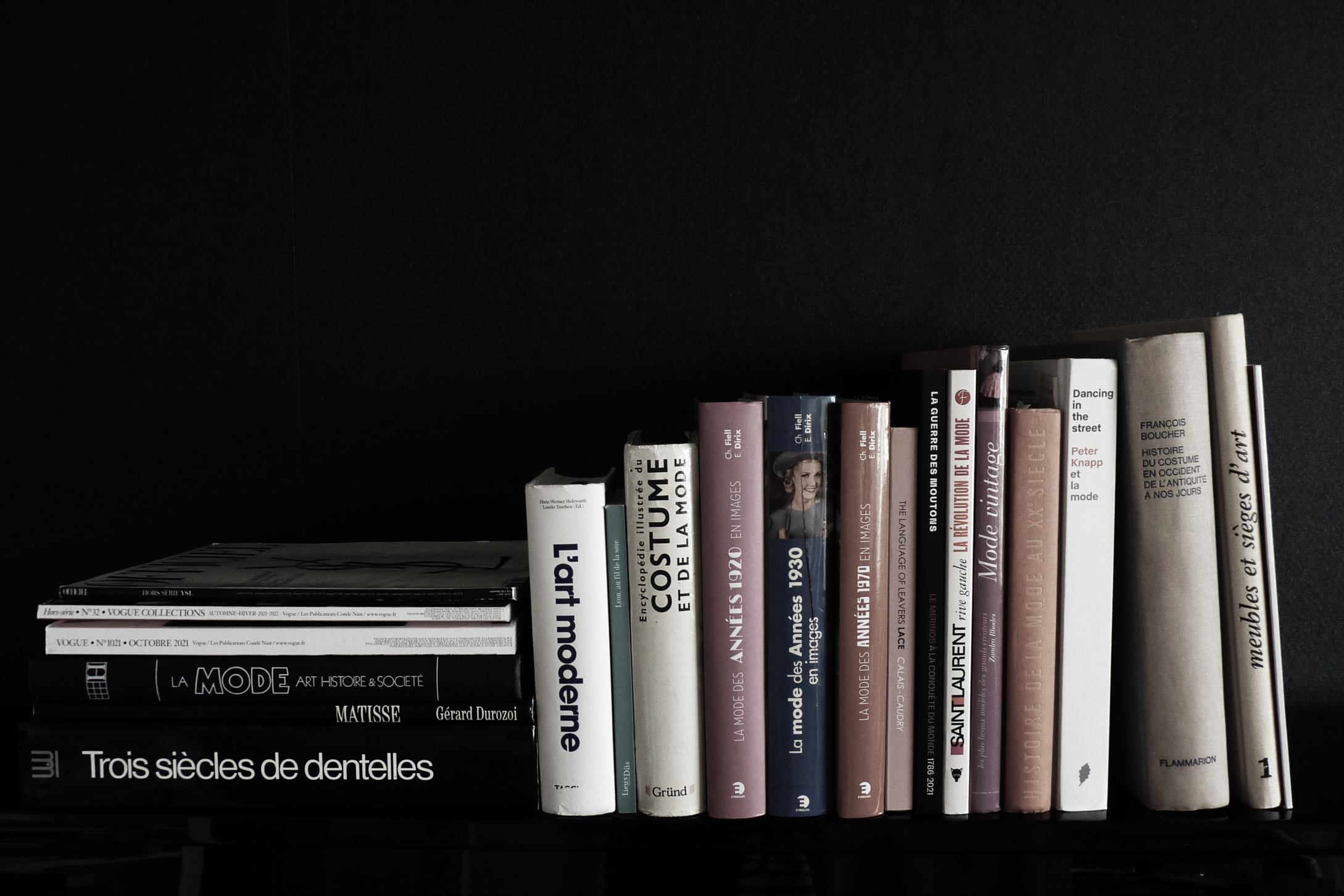 Des livres sur la mode, les robes, le luxe, la culture de la mode chez Laurence Glorieux.