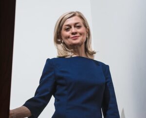 Expérience cliente sur sa robe sur mesure et élégante de Laurence Glorieux.
