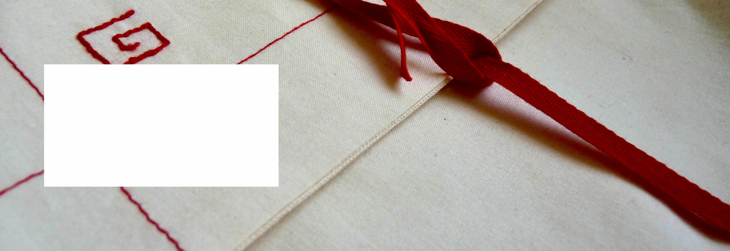 Cadeau pour offrir une robe élégante et sur mesure Laurence Glorieux.